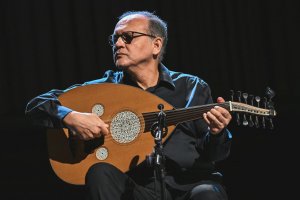 Keď hudba nesie rany sveta: Brahemov koncert a ozveny Darwišovej Palestíny