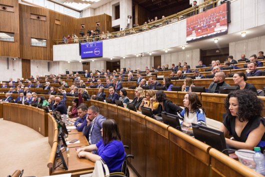 Opoziční poslanci chcú od Ústavného súdu výklad pri žiadosti vlády o vyslovenie dôvery