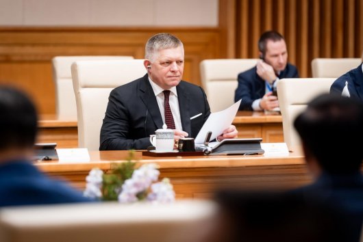 Robert Fico označil tvrdenia Pétera Magyara o nelegálnej migrácii za nepravdivé – čo to znamená podľa Eugena Kordu