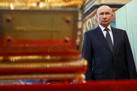 Rusko zasiahlo prekliatie čierneho augusta. Putin sa to vraj horúčkovito snaží zamiesť pod koberec