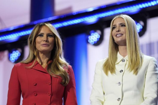 Končí éra plastickej chirurgie Maga? 