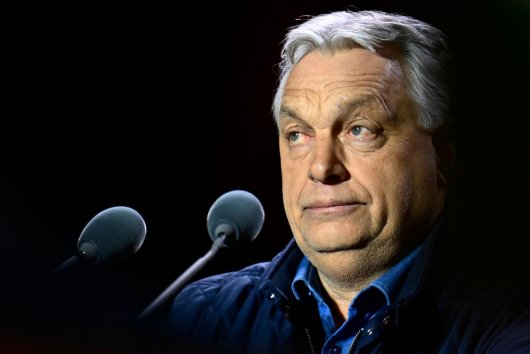 Pripravil Orbán nástupcovi pascu? Aj po voľbách môže zostať pri moci v pozadí