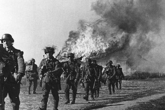 Od pádu Francúzska k operácii Barbarossa: Rok medzi pominuteľným triumfom a začiatkom konca Tretej ríše