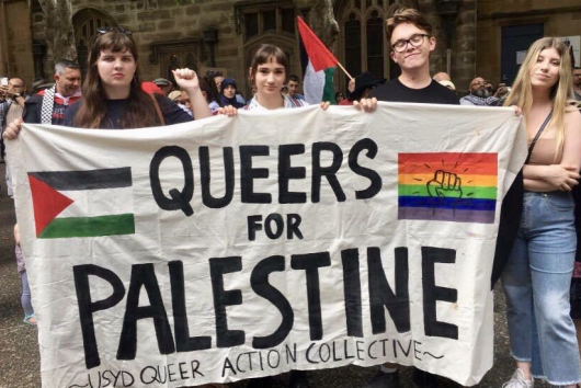 Z protiraketového krytu v Jeruzaleme na pride v Tel Avive - Selektívna slepota hnutia „Queer for Palestine“