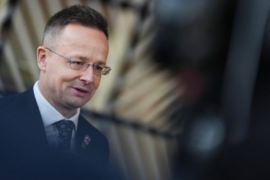 Szijjártó sa vzdáva poslaneckého mandátu, pôsobiť bude v čínskej BYD