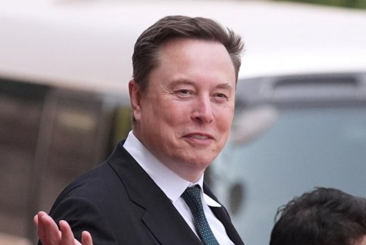 Elon Musk predpovedá v The Economist budúcnosť ľudstva ako zo šialenej utópie. Redaktori .týždňa reagujú