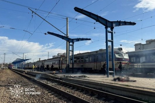 Ukrajina ONLINE: Pri ruskom útoku na vlakovú stanicu v Dnipre zahynulo najmenej 13 ľudí