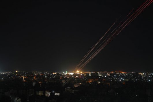 Udalosť dňa: Začalo platiť desaťdňové prímerie medzi Izraelom a Libanonom, ten obviňuje Izrael z porušenia prímeria