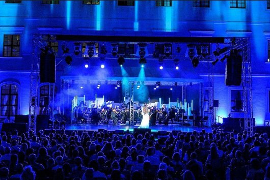 Divadlo Nová scéna otvorí jubilejnú 80. sezónu pod hviezdami na Bratislavskom hrade