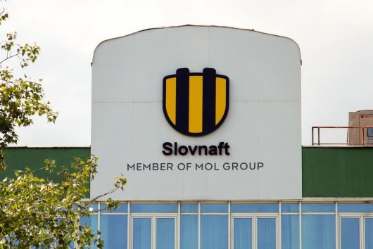 KDH a PS kritizujú postup štátu voči Slovnaftu, ktorý má daňový dlh 400 miliónov eur