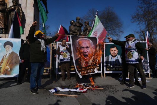 Udalosť dňa: Irán hrozí zabitím Netanjahua, najnovšie útoky zasiahli Irak, Kuvajt aj Izrael