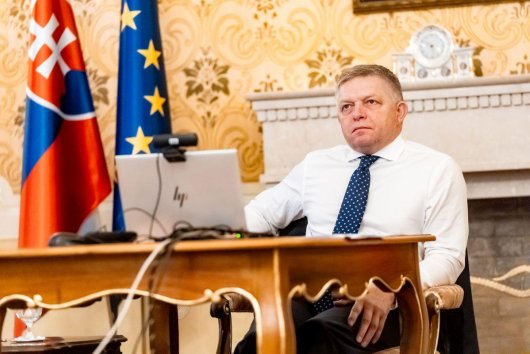 Fico: Dohoda Putina a Trumpa o dovoze ruskej nafty do USA ukazuje, aké je vedenie EÚ naivné – čo to znamená podľa M. Bartoneka