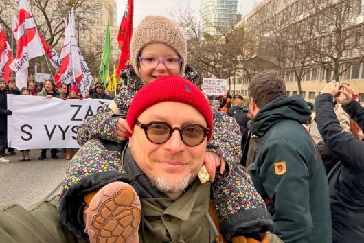 Dnes som sa vybral na protest. S Alžbetkou na pleciach
