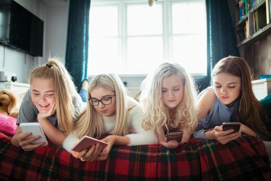 The Economist: Sociálne siete deťom zakazuje viac a viac krajín