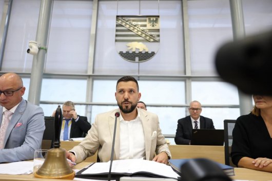 Podpora Ruska s podporou Ruska: extrémisti v SRN naľavo aj napravo demonštrujú pripravenosť k spolupráci