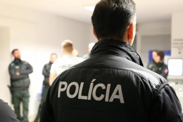 V Michalovciach napadli pedagóga, polícia zadržala dve osoby