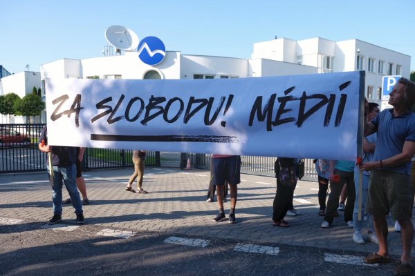 Protest Za slobodu médií pred TV Markíza