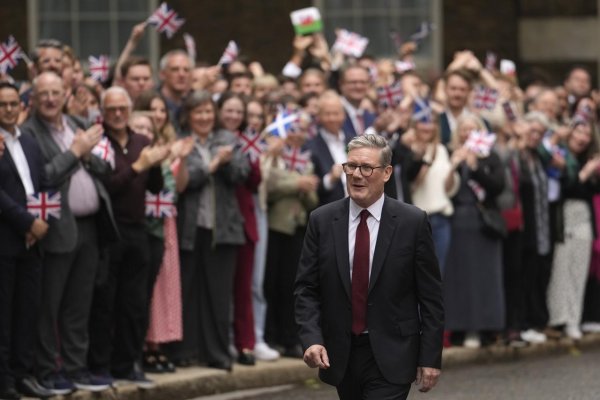 Nový britský premiér Starmer uistil Zelenského o pretrvávajúcej podpore Londýna