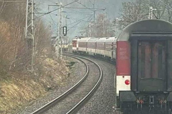 Na Liptove išli vlaky oproti sebe, zastavili pár metrov od seba