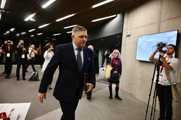 Robert Fico trochu cúvol — nezakázal, len prerušil