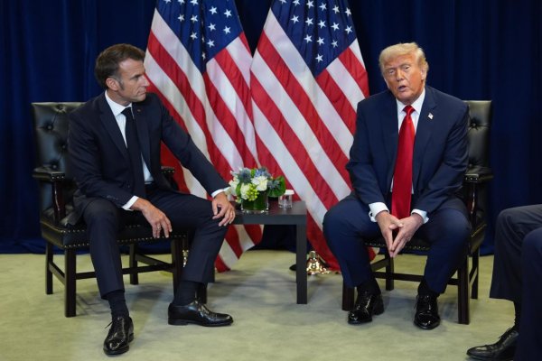 Trump sa vyhráža Macronovi 200-percentnymí clami pre zámer neprijať pozvanie do Rady mieru