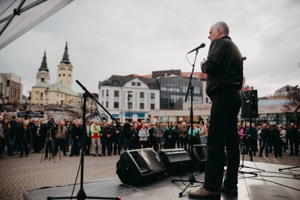 Žilina Za slušné Slovensko: Politici zabudli, že my sme ich zamestnávatelia