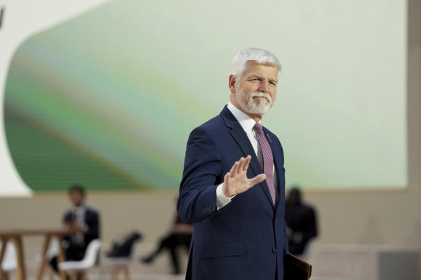 V Prahe sa na podporu prezidenta Pavla zišli desaťtisíce ľudí
