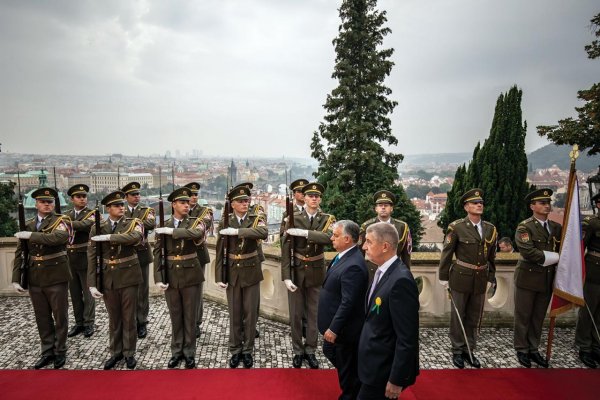 Čím si Fico, Orbán a Babiš vedia získať ľudí?