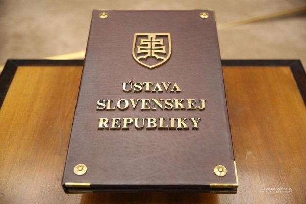 Amnesty International spustila petíciu proti škodlivej zmene Ústavy SR