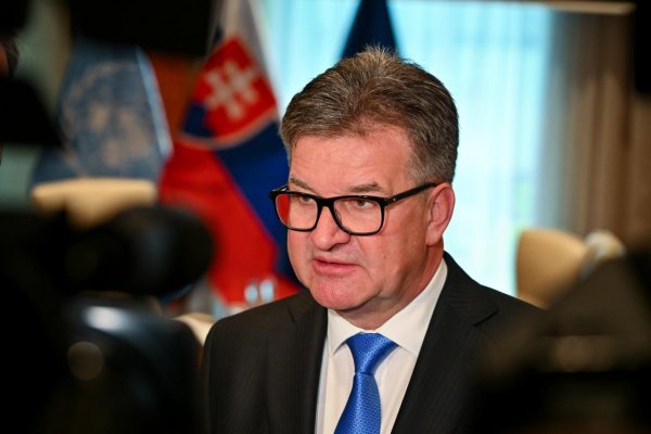 Miroslav Lajčák autenticitu správ s Epsteinom nepotvrdil. Premiérovi ponúkne svoju funkciu