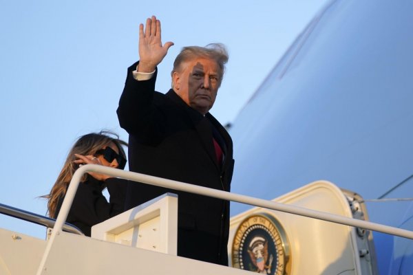 Trump udelil milosť 26 ľudom. Je medzi nimi Roger Stone či Paul Manafort 