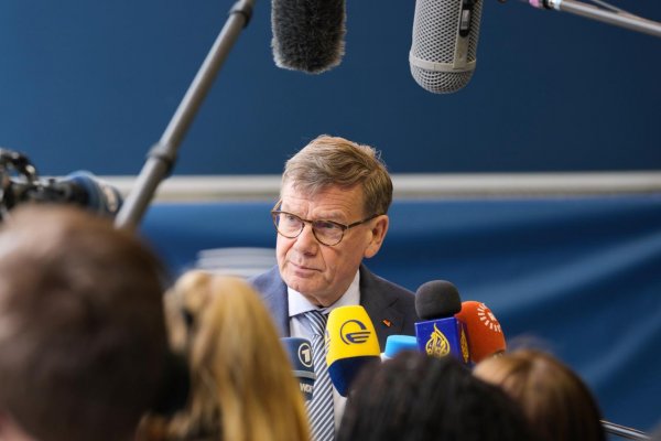 Nemecký minister zahraničných vecí Wadephul telefonoval s Arákčím, žiadal otvorenie Hormuzského prielivu