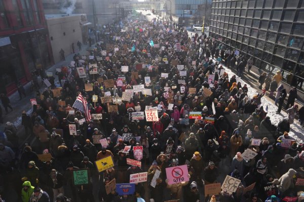 Clinton vyzval Američanov, aby sa po udalostiach v Minneapolise ozvali