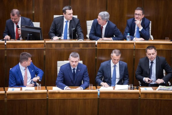 Ťažký život v koalícii. Z Lajčáka je fackovací panák, v polícii zúri boj o moc