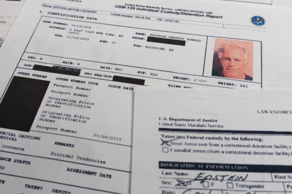 Tlakové vlny Epsteinovho škandálu: prvá nám už čechrá vlasy, druhá bude ničivá