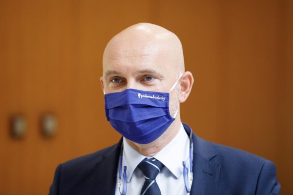 Školy sa plošne zatvárať nebudú, test nebude potrebný, tvrdí Gröhling