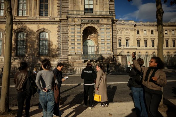 Francúzska polícia zadržala dvoch podozrivých z lúpeže v Louvre