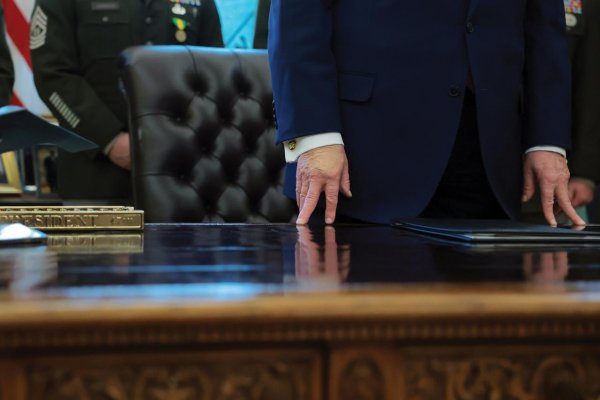 Francis Fukuyama: Nerobme paniku, hľadajme cesty