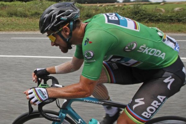 Sagan v 19. etape trpel, ale dokončil ju v časovom limite. Vyhral Roglič a zosadil Frooma z pódia