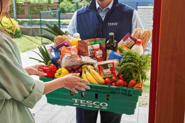 Tesco rozširuje online nákupy na Kysuciach. Potraviny až k dverám si môže objednať už 4,33 milióna Slovákov 