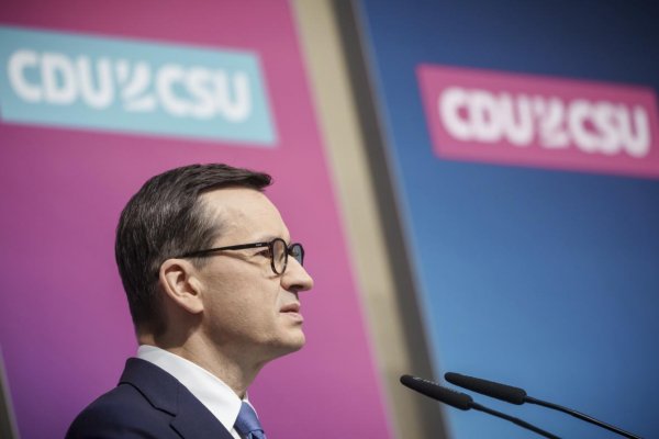 Morawiecki na deň obetí holokaustu obvinil Putina z budovania „nových táborov“