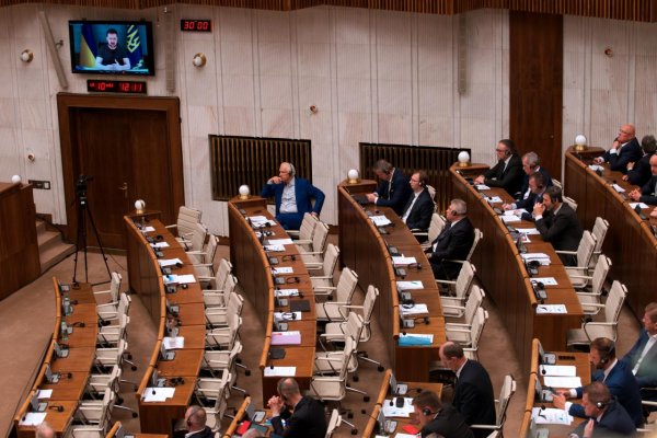 Poslanci schválili prorodinné opatrenia, prídavok na dieťa a daňový bonus sa zvýšia