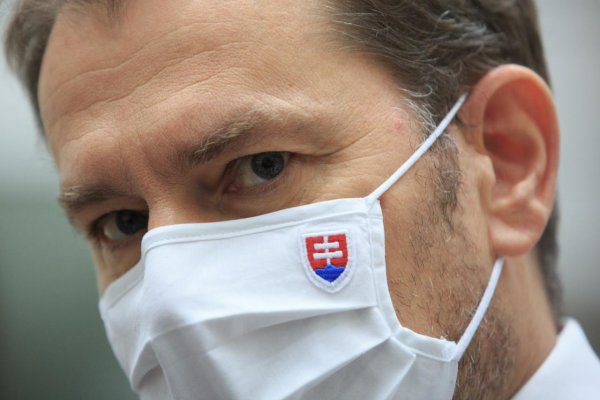 Premiér hodnotí pozitívne sobotňajšie výsledky počtu infikovaných koronavírusom