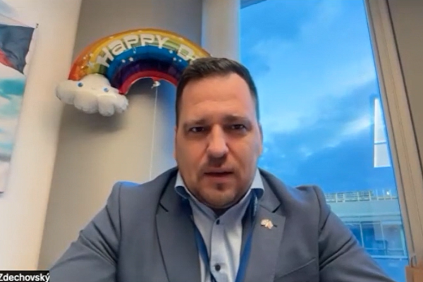 Tomáš Zdechovský: Slováci si zaslúžia, aby ich politici nekradli 