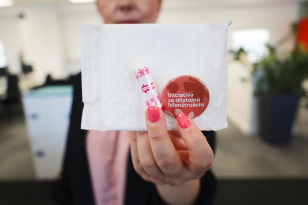 Tesco podporuje dôstojnú menštruáciu, z každého zakúpeného produktu Pro Formula venuje na pomoc 10 centov