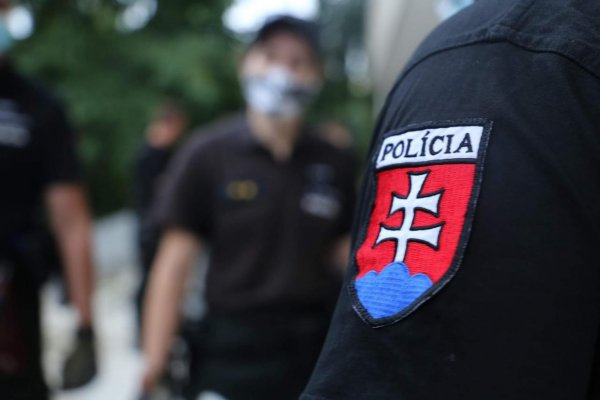 Expolicajt sa postaví pred súd pre vynášanie informácii mafii