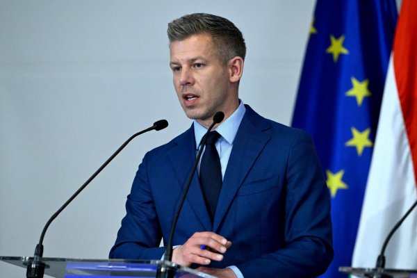 Magyar chce v októbri otvoriť komunistické archívy