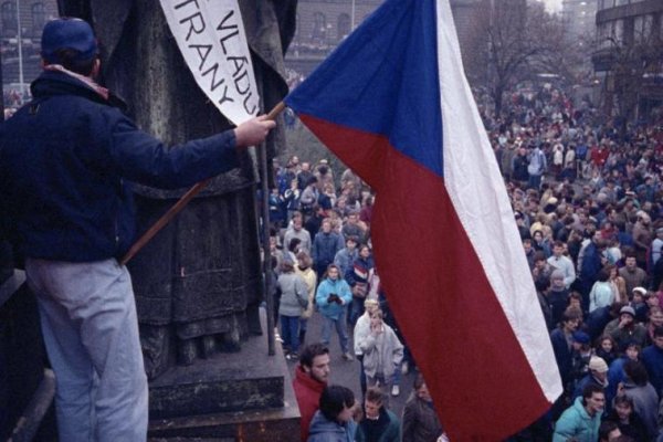 Esej: „... a teraz ešte nejakých demokratov“