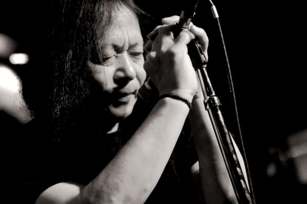 Zomrel Damo Suzuki, spevák krautrockovej formácie CAN, ovplyvnil aj Davida Bowieho