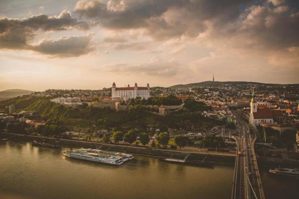 Slovensko nedosiahlo vo vyšetrovaní a stíhaní veľkej korupcie pokrok, konštatuje správa Európskej komisie